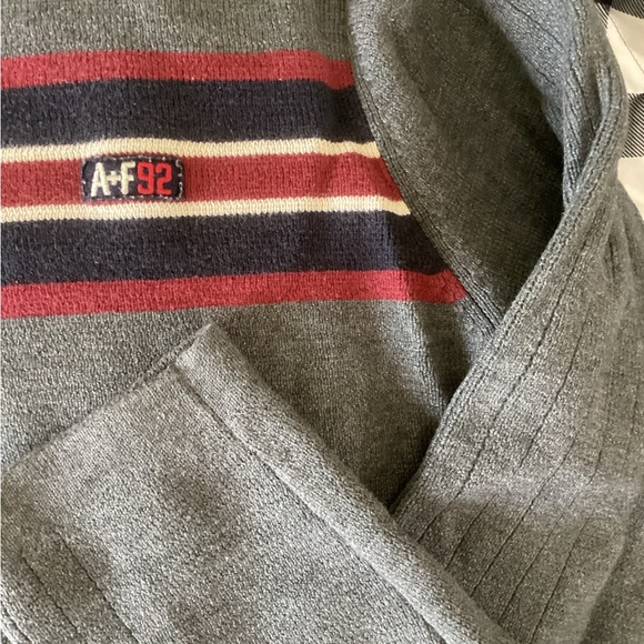 Abercrombie heavy v-neck sweater - Picture 2 of 3